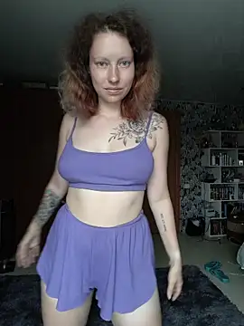Snapshot of Frost_foxy chatting on July 6, 2026, 4:30 am Frost foxy online show from July 6, 2026, 4:30 am