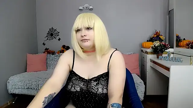 Snapshot of Estheri chatting on November 3, 2025, 7:24 am Estheri online show from November 3, 2025, 7:24 am