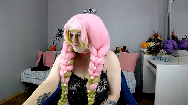 Snapshot of Estheri chatting on October 29, 2025, 7:29 am Estheri online show from October 29, 2025, 7:29 am