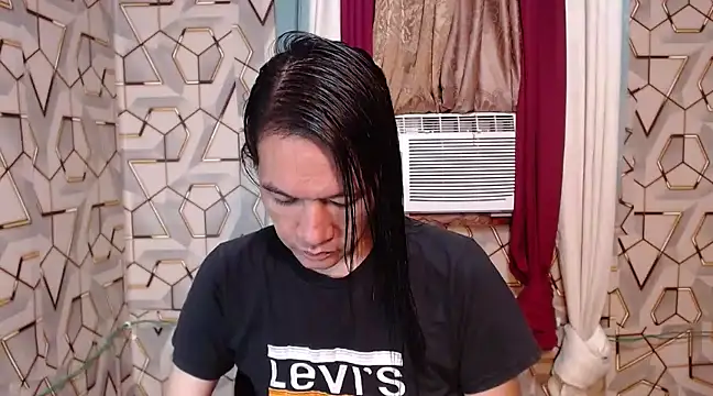 Snapshot of tshugecumxxx chatting on January 11, 2025, 12:50 pm tshugecumxxx online show from January 11, 2025, 12:50 pm