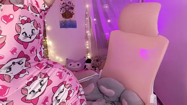 Snapshot of KuroChan420 chatting on November 29, 2025, 1:39 am KuroChan420 online show from November 29, 2025, 1:39 am