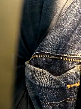 nakedman194  online show from May 6, 2026, 6:17 am