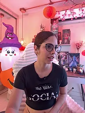 Snapshot of Zoe_Bae chatting on October 15, 2025, 10:18 pm Zoe Bae online show from October 15, 2025, 10:18 pm