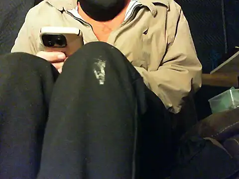 Snapshot of Sitonmyface2020@xh chatting on December 15, 2025, 12:44 pm Sitonmyface2020xh online show from December 15, 2025, 12:44 pm