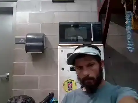 Snapshot of Sitonmyface2020@xh chatting on October 14, 2025, 9:04 pm Sitonmyface2020xh online show from October 14, 2025, 9:04 pm