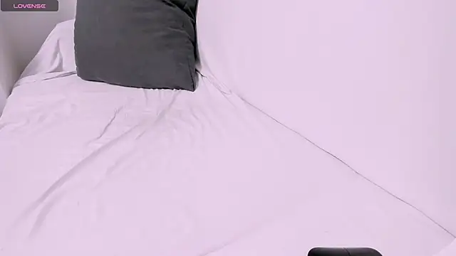 Snapshot of natural__woman chatting on November 15, 2025, 12:53 pm natural woman online show from November 15, 2025, 12:53 pm