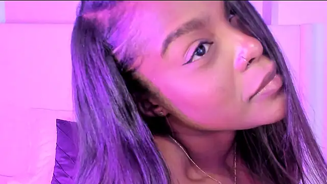 Snapshot of Emma_jonness chatting on November 29, 2025, 5:02 pm Emma jonness online show from November 29, 2025, 5:02 pm