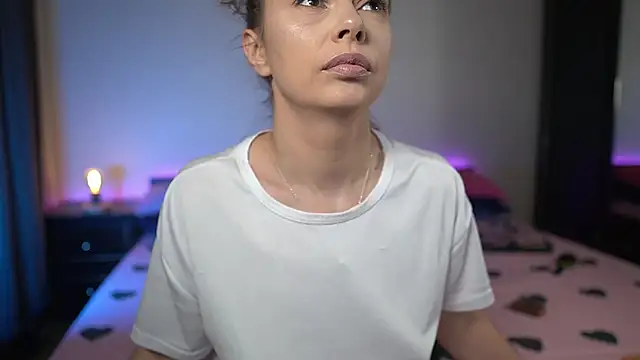 Snapshot of TiffanyPierce chatting on November 25, 2025, 9:15 pm TiffanyPierce online show from November 25, 2025, 9:15 pm