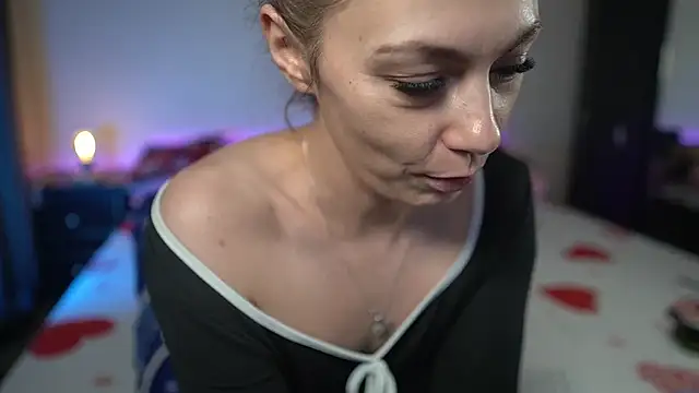 Snapshot of TiffanyPierce chatting on December 4, 2025, 9:36 pm TiffanyPierce online show from December 4, 2025, 9:36 pm