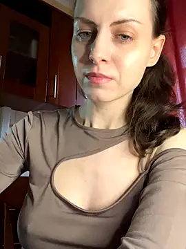 MissAnuta online show from November 5, 2025, 5:32 am