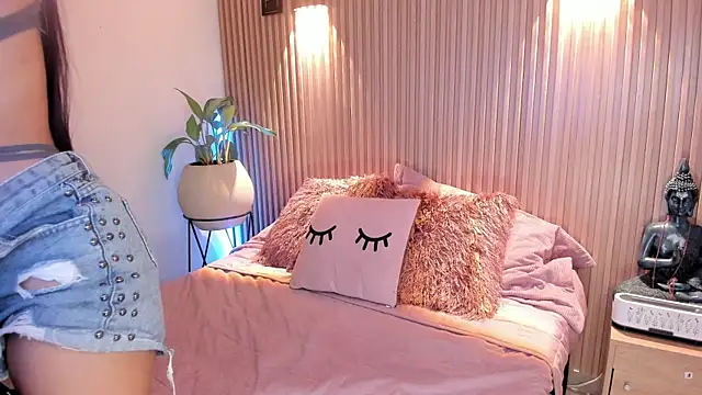 Snapshot of AMELIE_xx chatting on November 18, 2025, 12:19 pm AMELIE xx online show from November 18, 2025, 12:19 pm