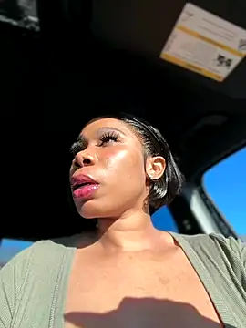 Snapshot of Belle___ chatting on December 14, 2025, 3:06 pm Belle online show from December 14, 2025, 3:06 pm