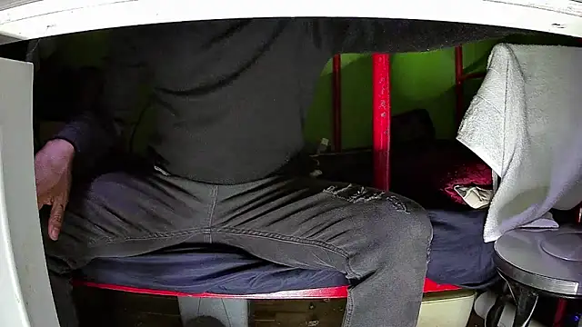 Snapshot of Walltaz chatting on October 29, 2025, 4:44 am Walltaz online show from October 29, 2025, 4:44 am