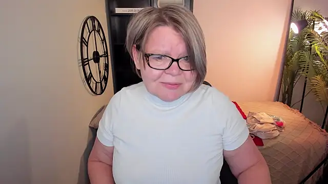 Snapshot of Shannonshine chatting on May 12, 2026, 5:26 am Shannonshine online show from May 12, 2026, 5:26 am