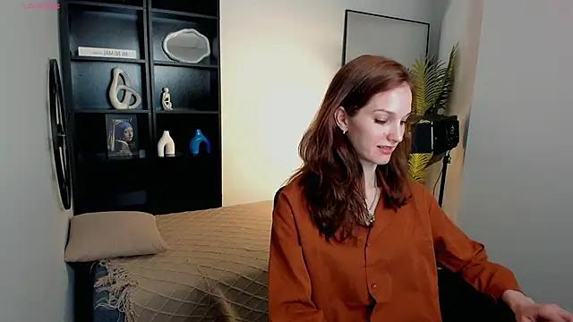 MirandaGlow online show from May 3, 2026, 5:45 am