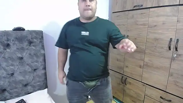 santi hothot online show from October 9, 2025, 7:03 pm