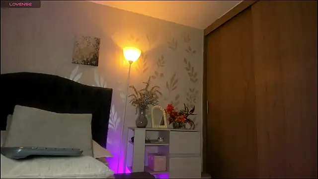 Snapshot of alejandrarosse__ chatting on April 28, 2026, 8:46 pm alejandrarosse online show from April 28, 2026, 8:46 pm