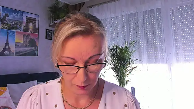 vanessa chat online show from October 13, 2025, 1:23 pm