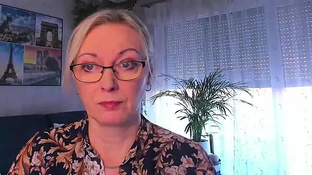vanessa chat online show from April 21, 2026, 4:13 pm