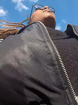 DarkDea online show from December 2, 2025, 1:02 pm