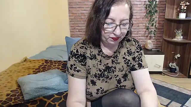 Snapshot of EvelyneFlirtyMilf chatting on July 12, 2026, 4:24 am EvelyneFlirtyMilf online show from July 12, 2026, 4:24 am