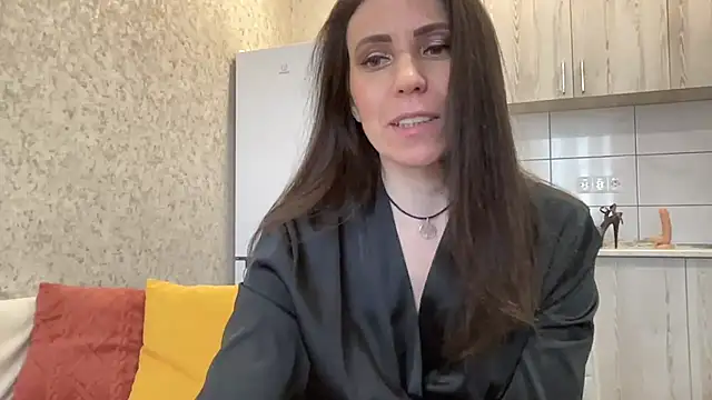 HotyWinter online show from May 3, 2026, 7:57 am