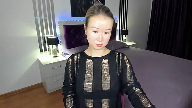 Snapshot of PollyOcean chatting on October 31, 2025, 9:50 am PollyOcean online show from October 31, 2025, 9:50 am