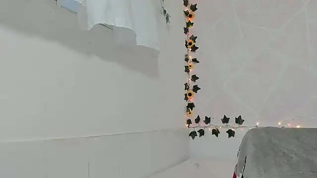 paola ih online show from October 27, 2025, 1:12 pm