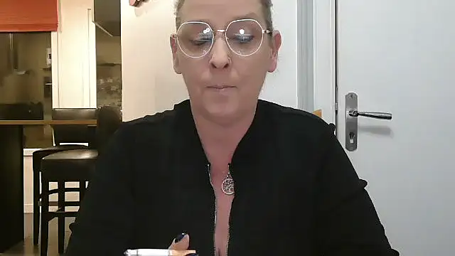 lilie69 online show from November 26, 2025, 5:57 pm