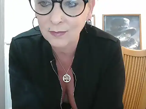 Snapshot of lilie69 chatting on March 16, 2025, 6:12 pm lilie69 online show from March 16, 2025, 6:12 pm