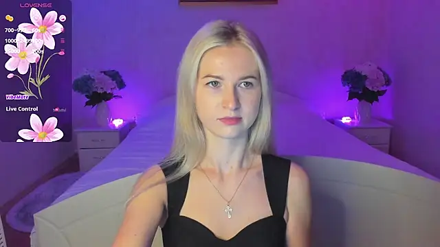 AnnaCarrera online show from October 13, 2025, 9:05 pm