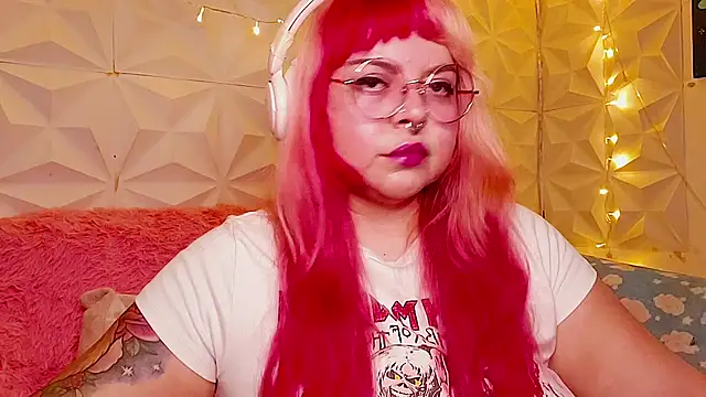 Snapshot of Satyn_doll chatting on July 7, 2026, 11:30 pm Satyn doll online show from July 7, 2026, 11:30 pm