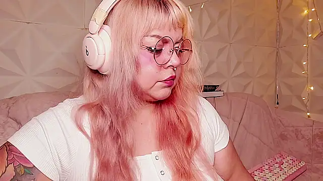 Snapshot of Satyn_doll chatting on August 7, 2026, 10:49 pm Satyn doll online show from August 7, 2026, 10:49 pm