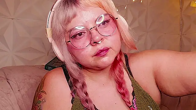 Snapshot of Satyn_doll chatting on August 1, 2026, 12:30 am Satyn doll online show from August 1, 2026, 12:30 am