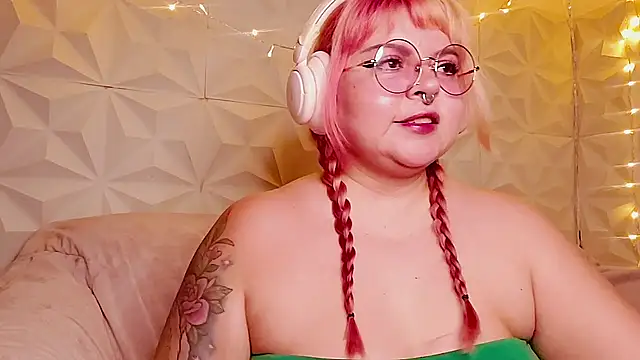 Snapshot of Satyn_doll chatting on July 12, 2026, 10:32 pm Satyn doll online show from July 12, 2026, 10:32 pm