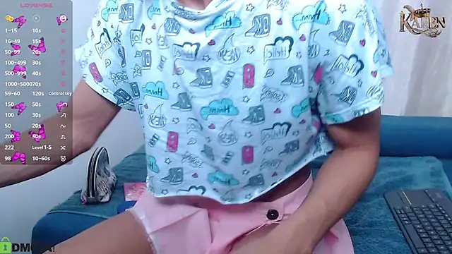 karen sofia  online show from November 8, 2025, 10:52 am