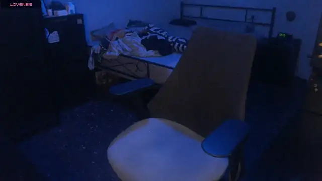 SexxxyLouis online show from October 17, 2025, 7:44 am