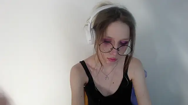 Snapshot of _Hanna_Moon_ chatting on April 17, 2026, 11:24 am Hanna Moon online show from April 17, 2026, 11:24 am