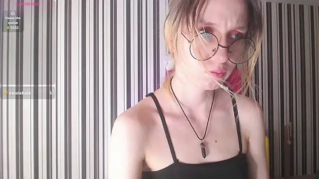 Snapshot of _Hanna_Moon_ chatting on December 12, 2024, 9:19 am Hanna Moon online show from December 12, 2024, 9:19 am