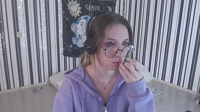 Snapshot of _Hanna_Moon_ chatting on September 29, 2025, 7:37 am Hanna Moon online show from September 29, 2025, 7:37 am