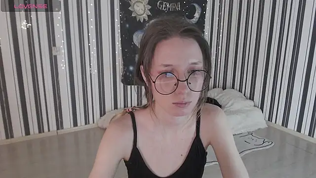  Hanna Moon  online show from October 22, 2025, 10:15 am