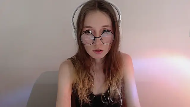 Snapshot of _Hanna_Moon_ chatting on May 13, 2026, 11:17 am Hanna Moon online show from May 13, 2026, 11:17 am