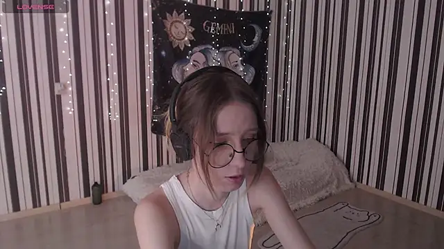 Snapshot of _Hanna_Moon_ chatting on September 19, 2025, 9:13 am Hanna Moon online show from September 19, 2025, 9:13 am