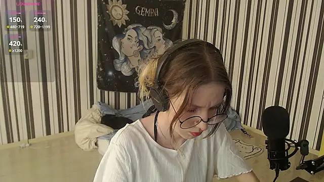 Snapshot of _Hanna_Moon_ chatting on October 3, 2025, 10:28 am Hanna Moon online show from October 3, 2025, 10:28 am