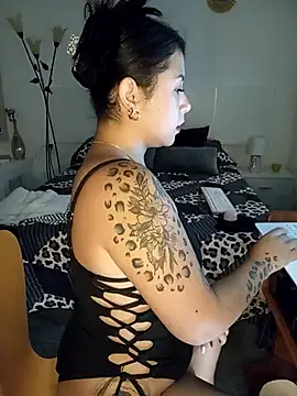 Snapshot of little_susie chatting on November 19, 2025, 9:20 am little susie online show from November 19, 2025, 9:20 am