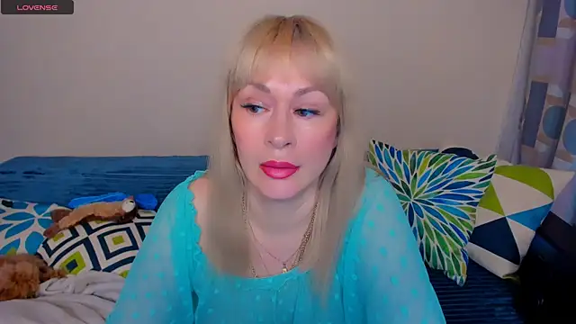 Snapshot of EllenMoore chatting on June 1, 2026, 3:07 am EllenMoore online show from June 1, 2026, 3:07 am