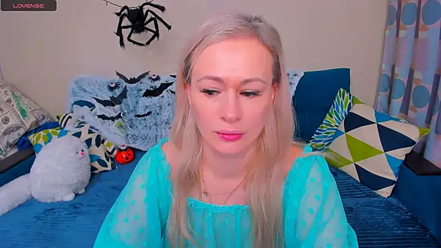 EllenMoore online show from October 31, 2025, 3:58 am