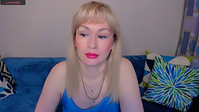 Snapshot of EllenMoore chatting on June 27, 2026, 3:12 am EllenMoore online show from June 27, 2026, 3:12 am