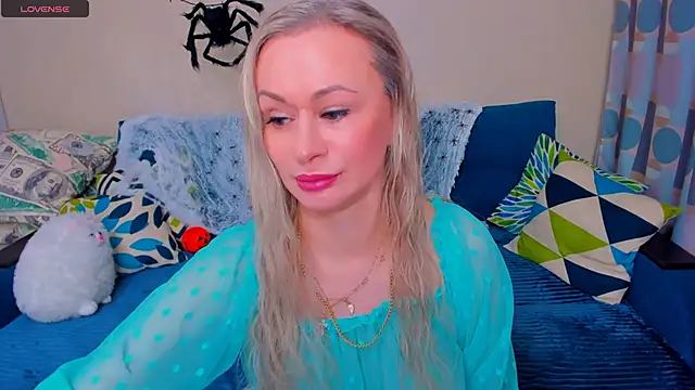 EllenMoore online show from November 2, 2025, 3:11 am