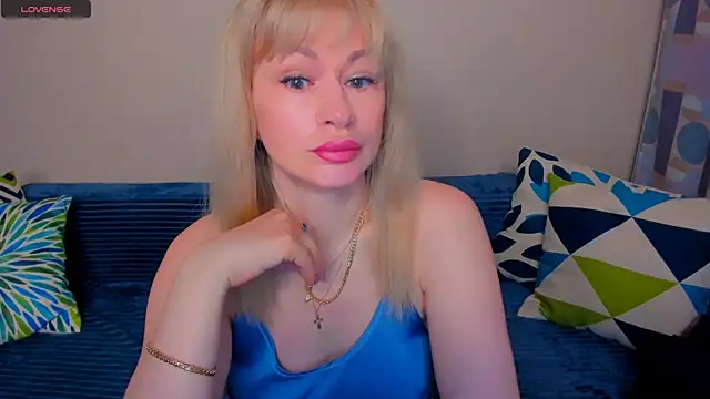 Snapshot of EllenMoore chatting on May 23, 2026, 3:05 am EllenMoore online show from May 23, 2026, 3:05 am